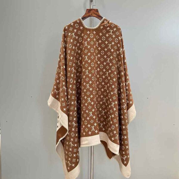 LOUIS VUITTON Capes