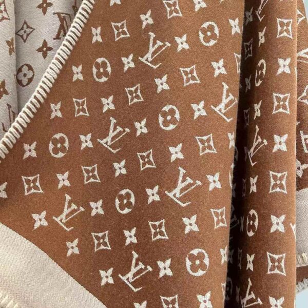 LOUIS VUITTON Capes