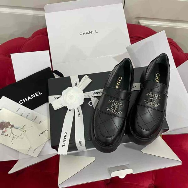 CHANEL 24B ARRIVALS Leather shoes