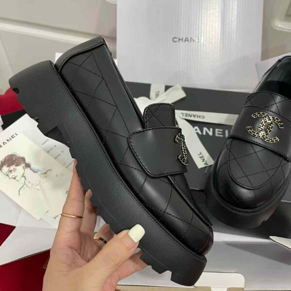 CHANEL 24B ARRIVALS Leather shoes