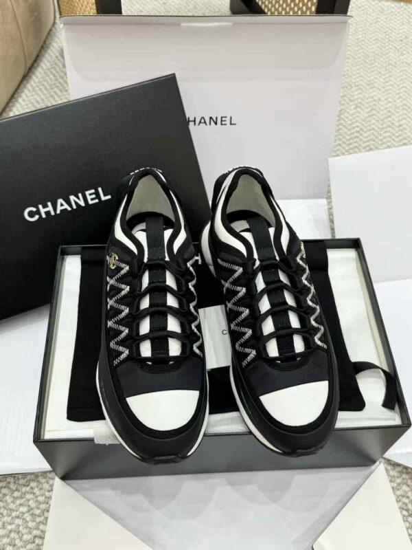 CHANEL Sneakers