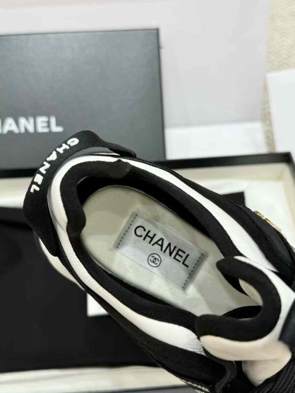 CHANEL Sneakers