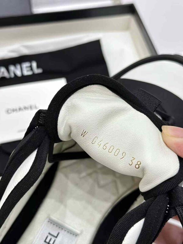 CHANEL Sneakers