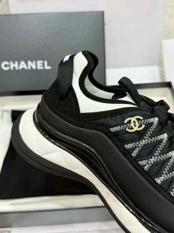 CHANEL Sneakers