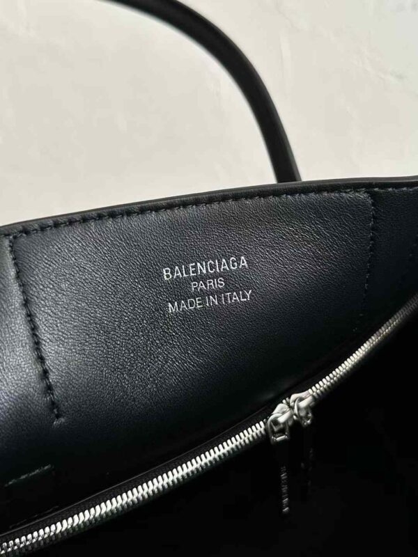 BALENCIAGA LEL AIR BAG