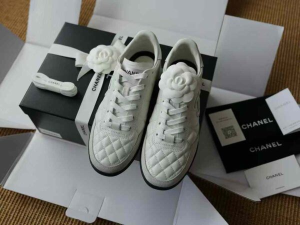CHANEL Sneakers
