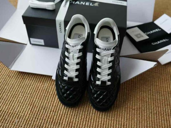 CHANEL Sneakers