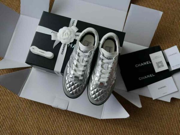 CHANEL Sneakers