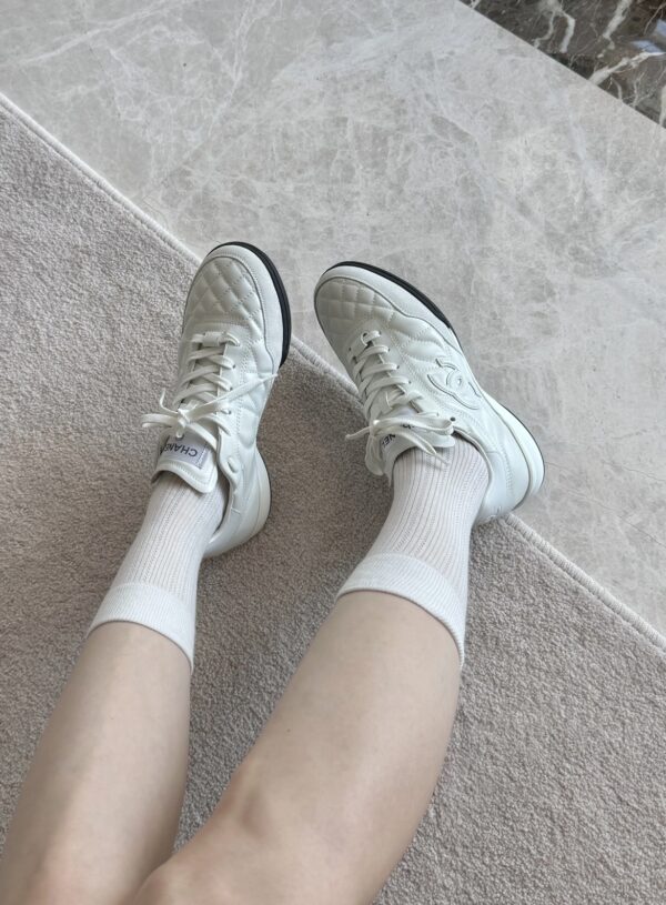 CHANEL Sneakers