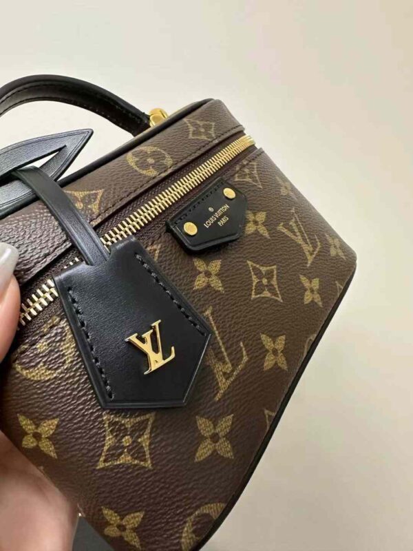 LV VANITY CHAIN POUCH M47125