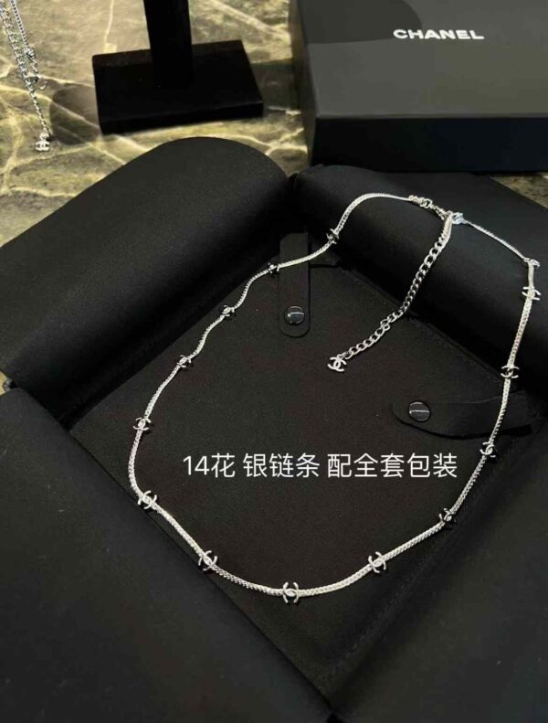 CHANEL Long necklace