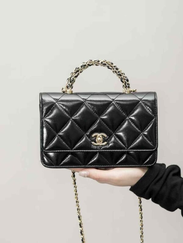 CHANEL Chain wallet