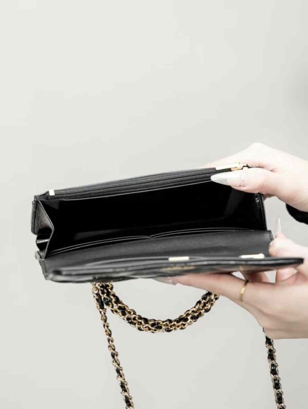 CHANEL Chain wallet