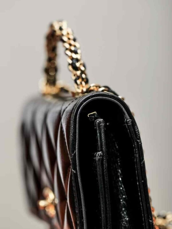 CHANEL Chain wallet