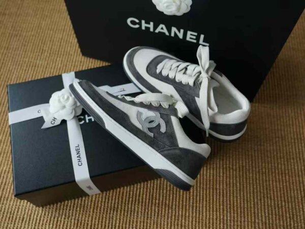 CHANEL Sneakers