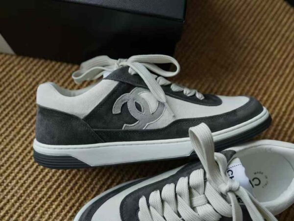 CHANEL Sneakers