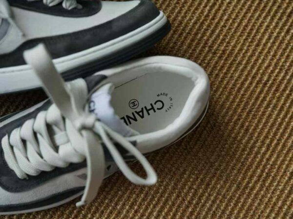 CHANEL Sneakers