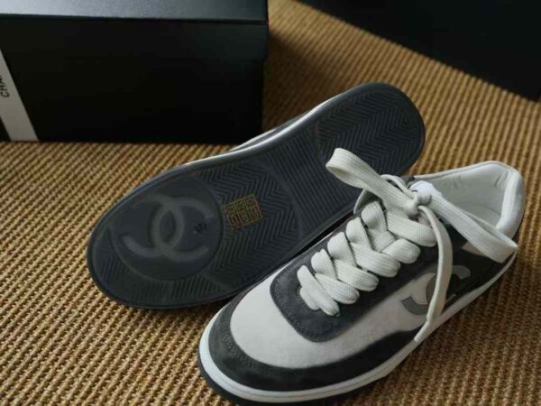 CHANEL Sneakers