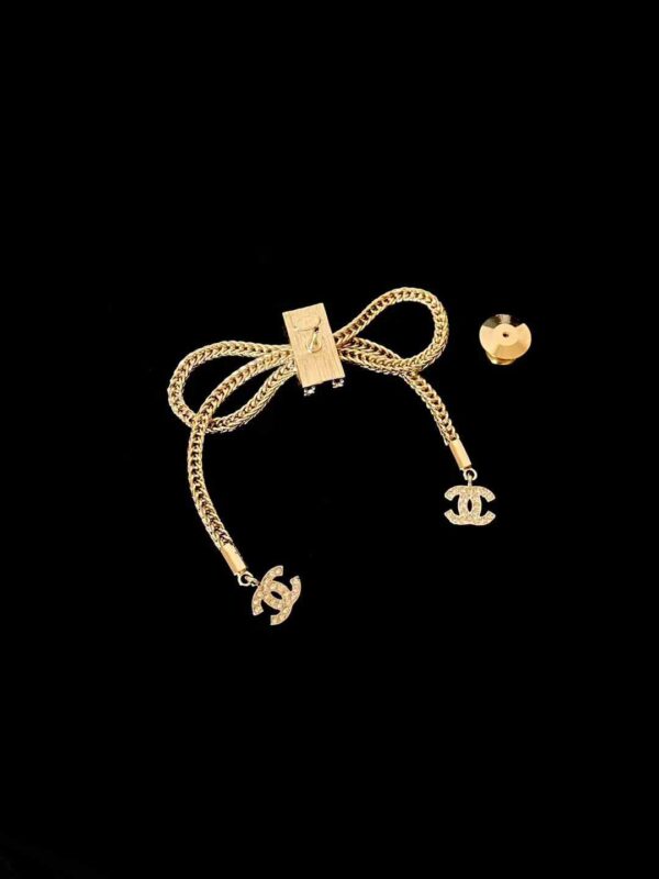 CHANEL Brooch