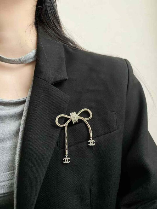 CHANEL Brooch