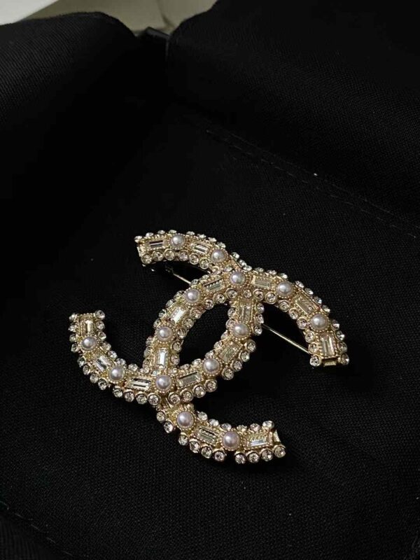CHANEL Brooch
