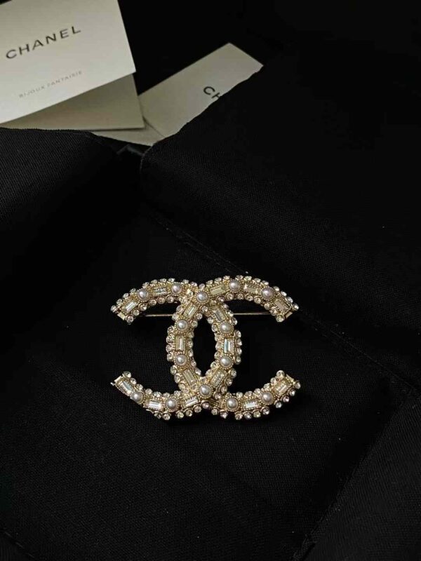 CHANEL Brooch