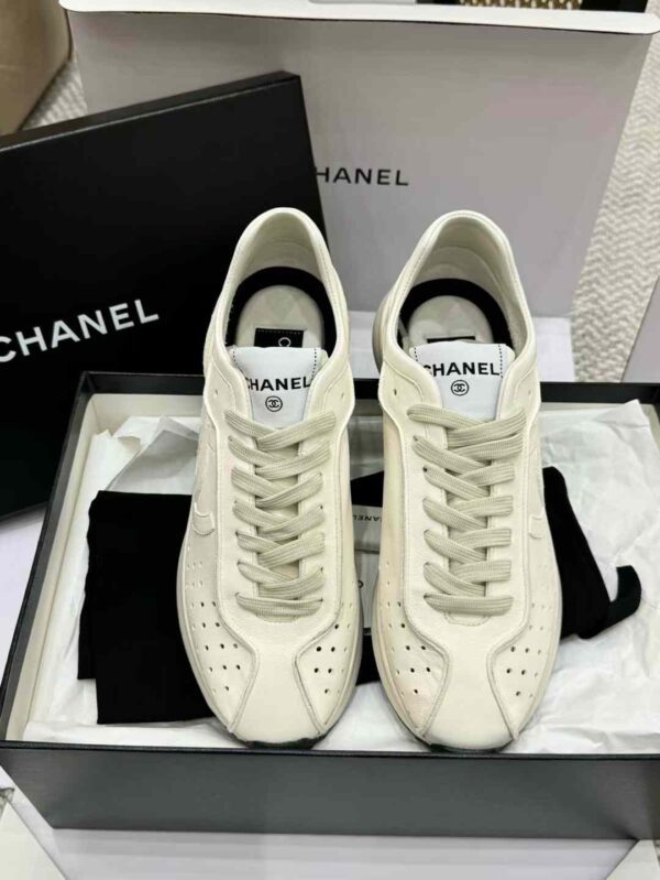 CHANEL 25C Sneakers
