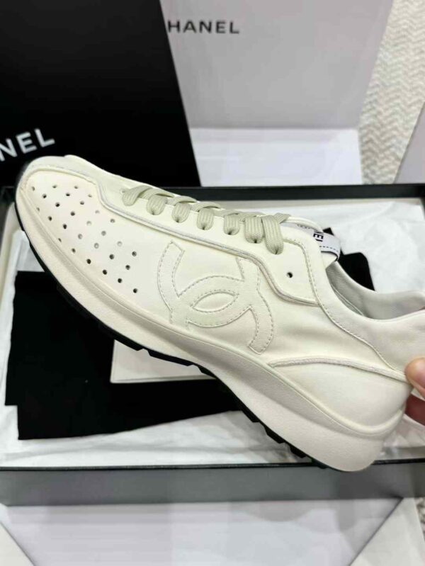 CHANEL 25C Sneakers