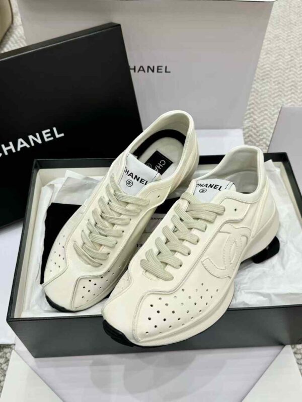 CHANEL 25C Sneakers