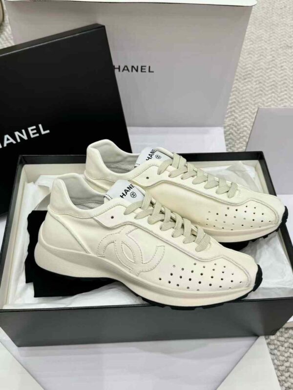 CHANEL 25C Sneakers