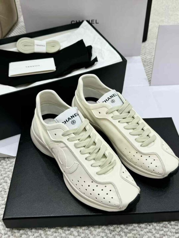 CHANEL 25C Sneakers
