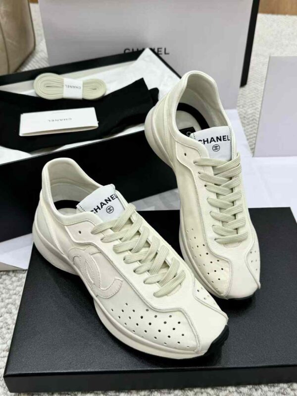 CHANEL 25C Sneakers