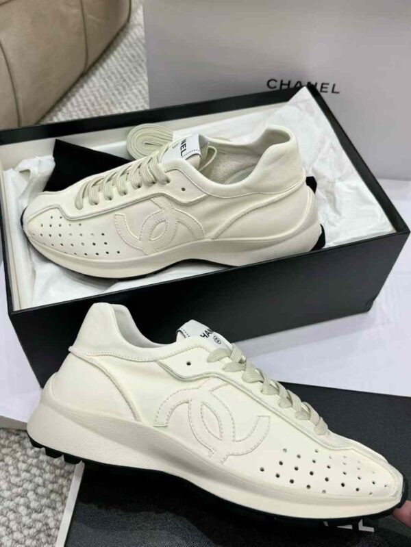 CHANEL 25C Sneakers