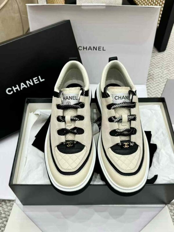 CHANEL 25C Sneakers