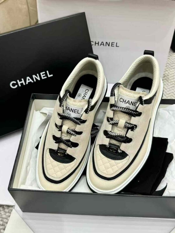 CHANEL 25C Sneakers