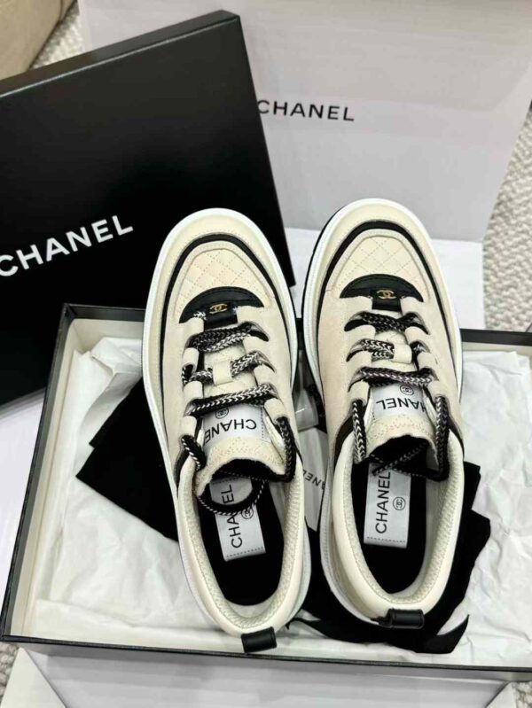 CHANEL 25C Sneakers