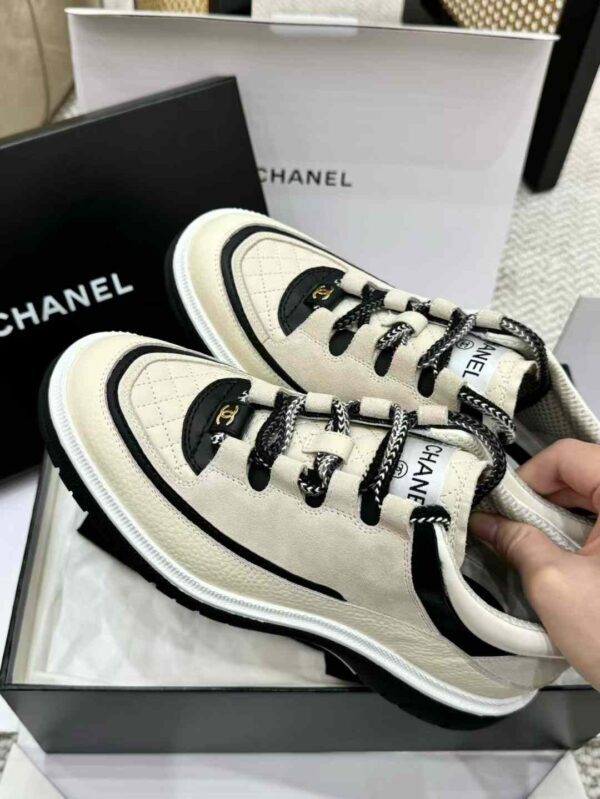 CHANEL 25C Sneakers