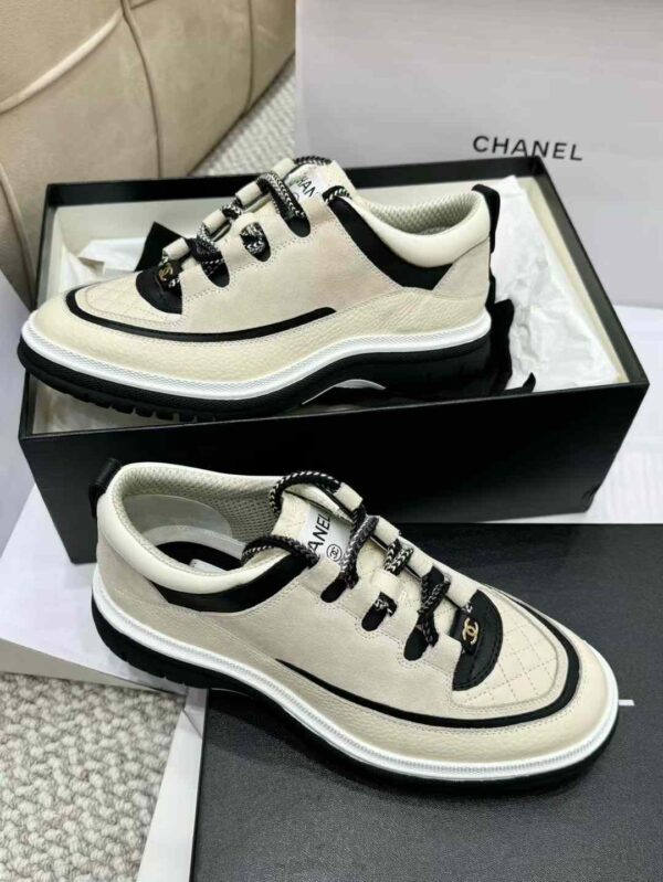 CHANEL 25C Sneakers
