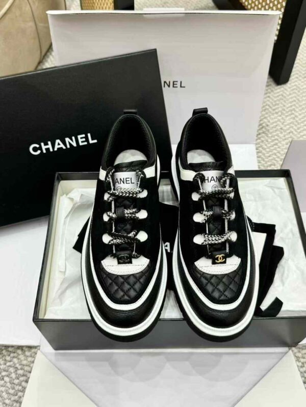 CHANEL 25C Sneakers