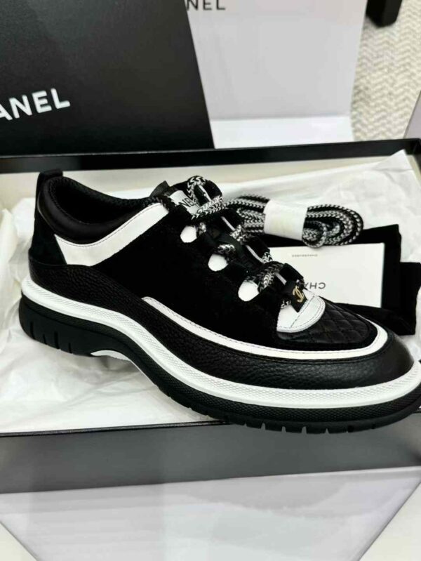 CHANEL 25C Sneakers