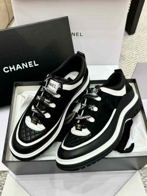CHANEL 25C Sneakers