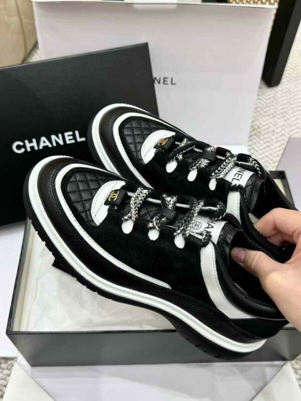 CHANEL 25C Sneakers