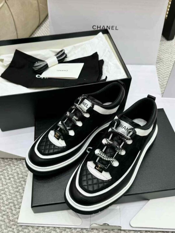 CHANEL 25C Sneakers