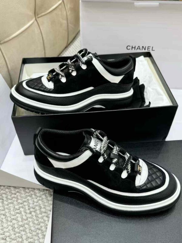 CHANEL 25C Sneakers