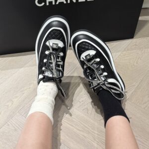 CHANEL 25C Sneakers