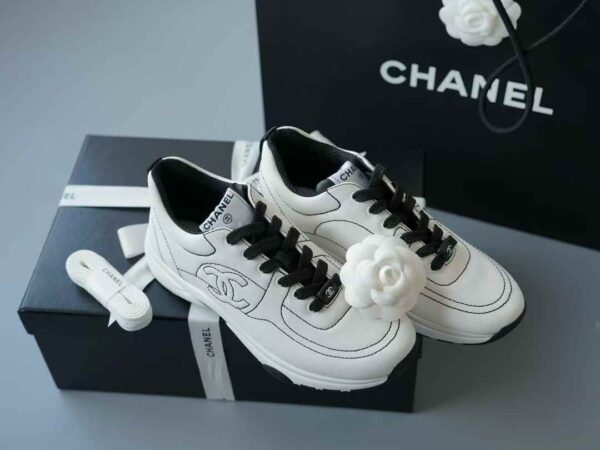 CHANEL 25C Sneakers