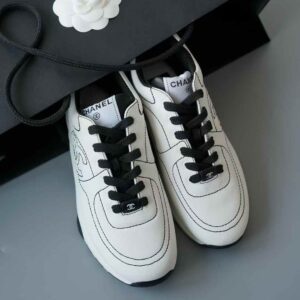 CHANEL 25C Sneakers
