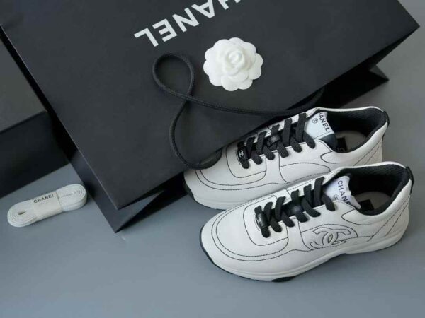 CHANEL 25C Sneakers