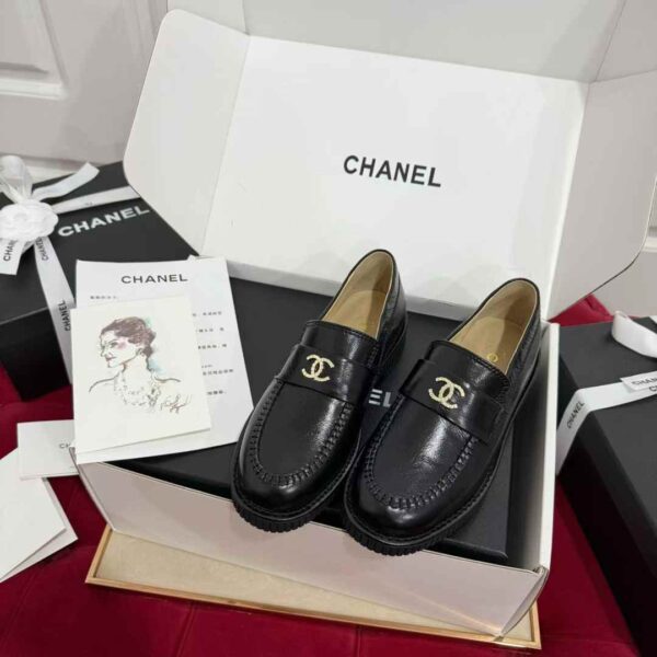 CHANEL Casual leather shoes