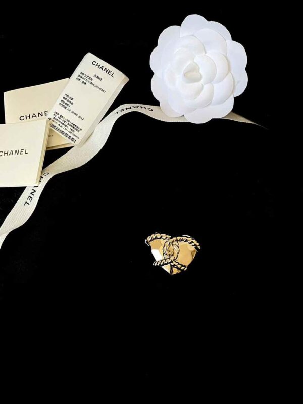 CHANEL Brooch